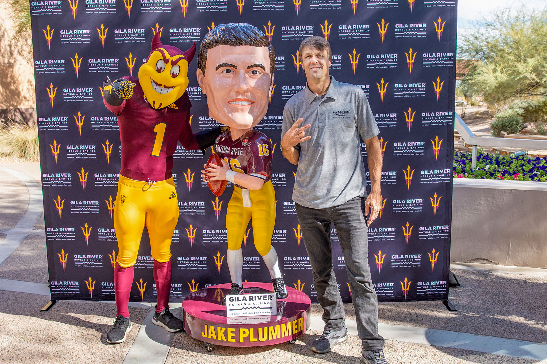 Penetración dedo su Jake Plummer attends unveiling of his life-sized bobble head at Wild Horse  Pass Hotel & Casino November 15, 2019 Articles